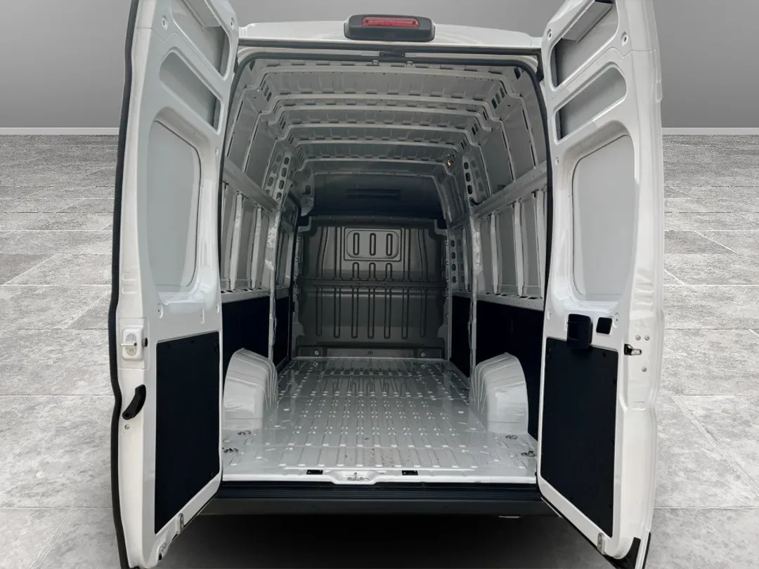 2026 Peugeot Boxer 2.2 BlueHDi 3.5t Heavy Professional Panel Van 5dr Diesel Manual L4 H3 Euro 6 (s/s) (140 ps) - Thumbnail 11