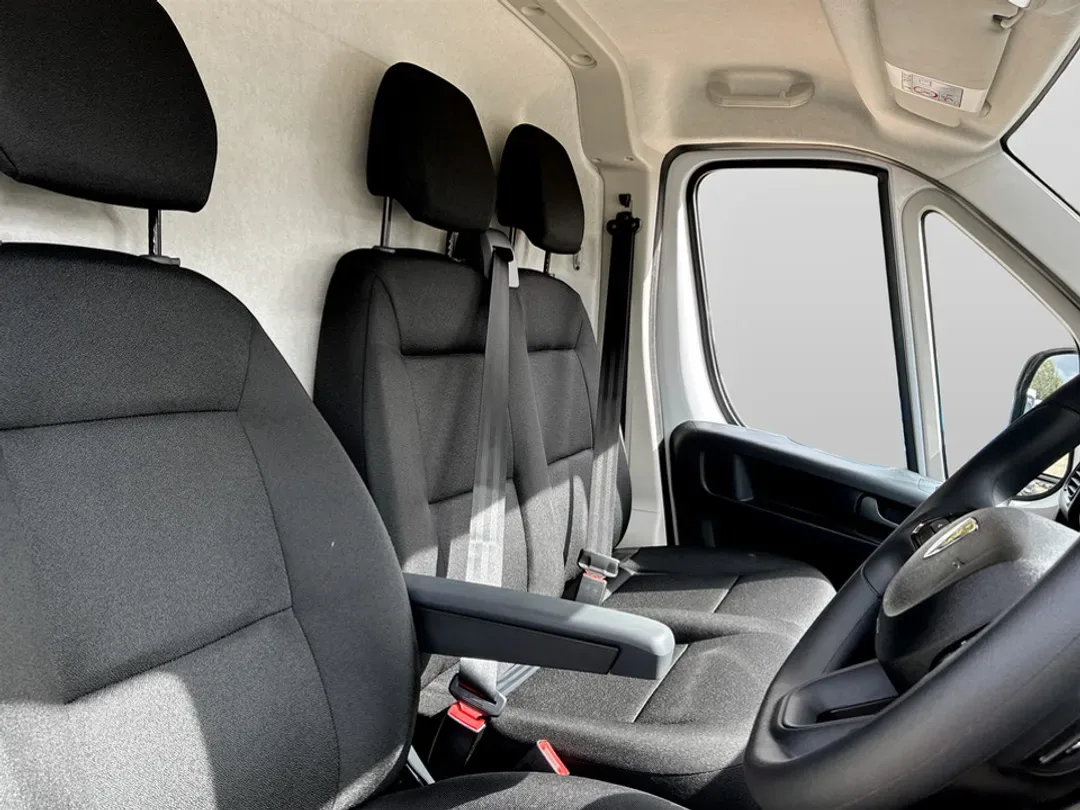 2026 Peugeot Boxer 2.2 BlueHDi 3.5t Heavy Professional Panel Van 5dr Diesel Manual L4 H3 Euro 6 (s/s) (140 ps) - Thumbnail 22