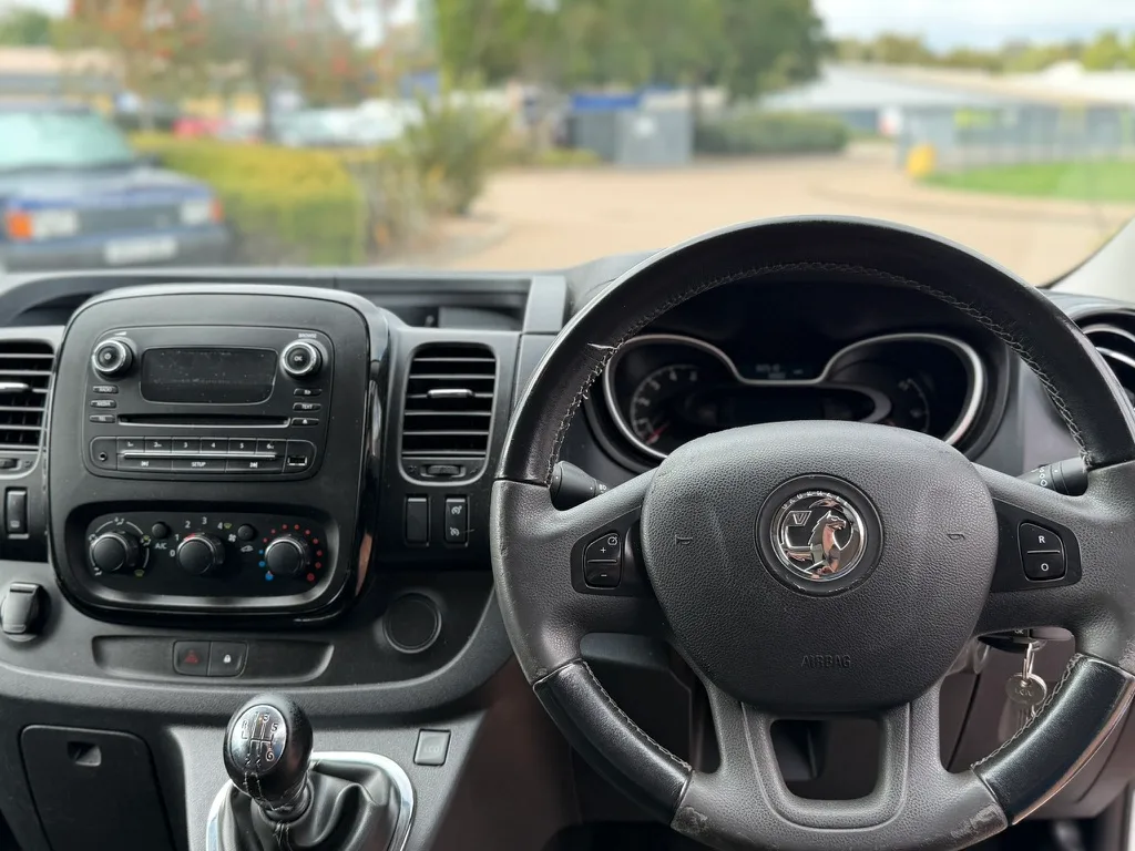 2018 Vauxhall Vivaro 2900 L2 H1 1.6 CDTi 120 Blue Injection - Thumbnail 9